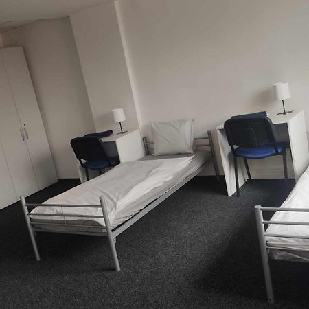Parkcentrum Lowcost Hotel Near Center Of 俄斯特拉发 外观 照片