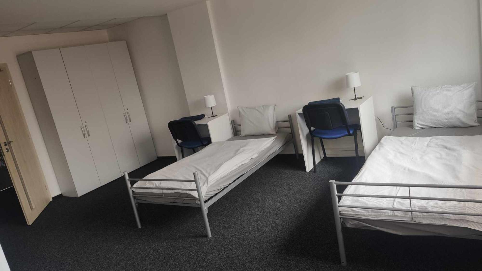 Parkcentrum Lowcost Hotel Near Center Of 俄斯特拉发 外观 照片