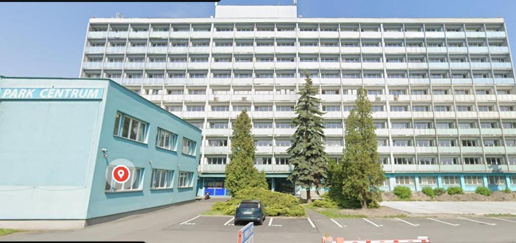 Parkcentrum Lowcost Hotel Near Center Of 俄斯特拉发 外观 照片